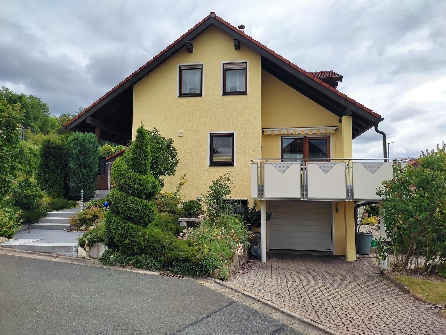 Eingang, Balkon, Haus-Garage