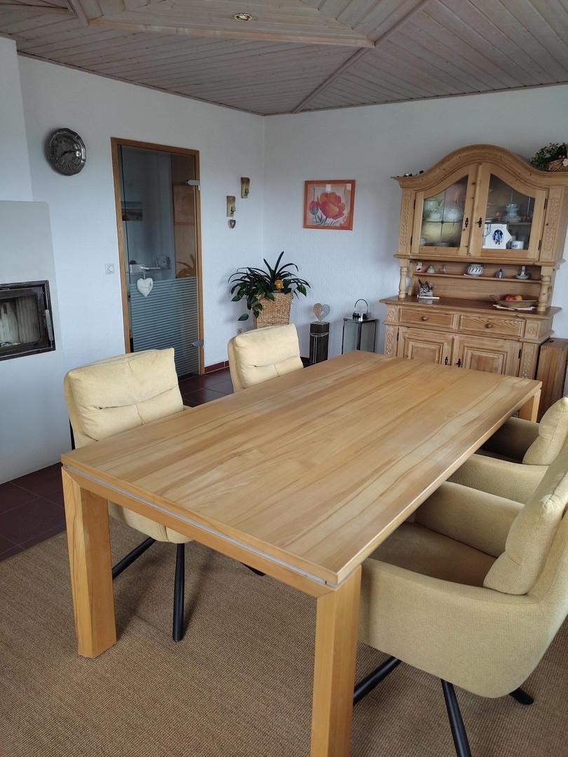 Esszimmer mit Balkonzugang