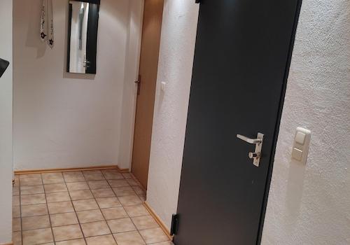 zur Garage , Sauna und Keller