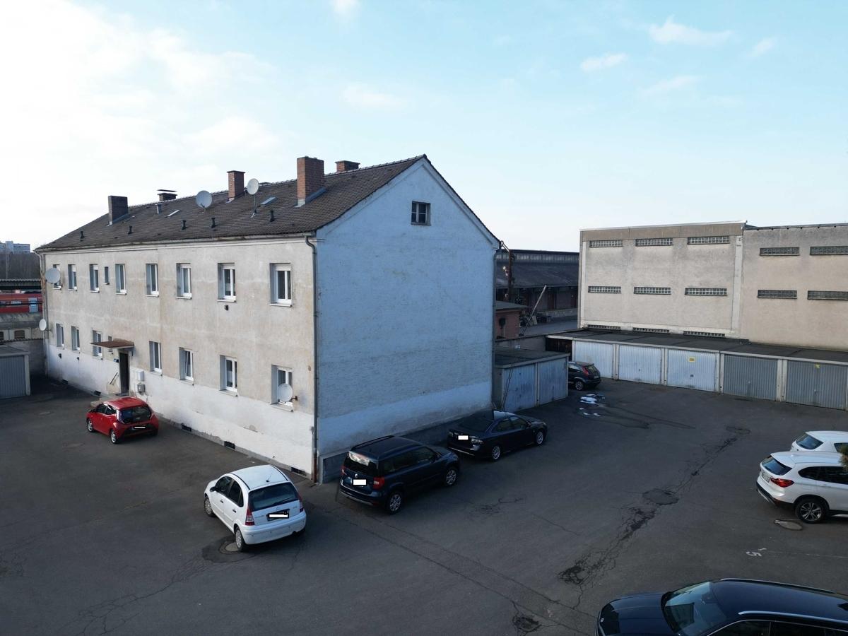 Garagen und Stellplätze