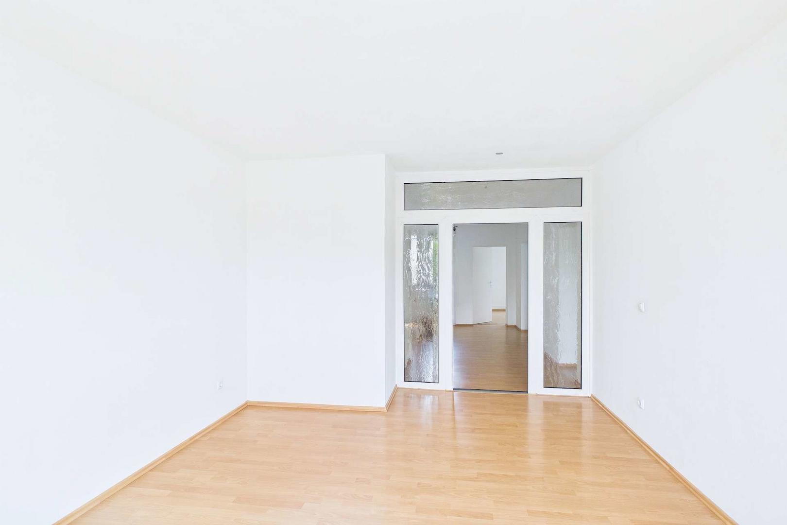 Blick vom Wohnzimmer zur Diele