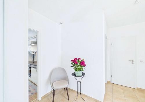 Flur mit Blick zum Wohnungseingang