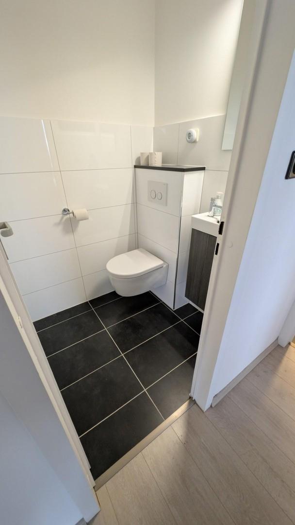 separates WC