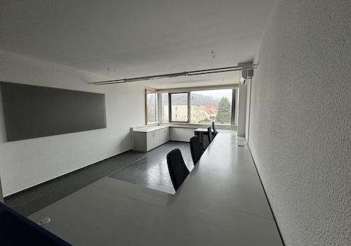 Büro möbliert