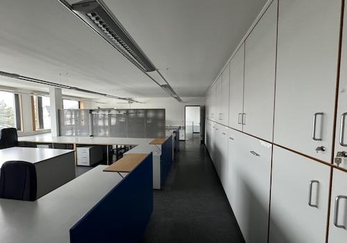 Büro möbliert