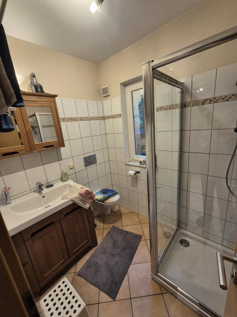 Bad unten mit Dusche