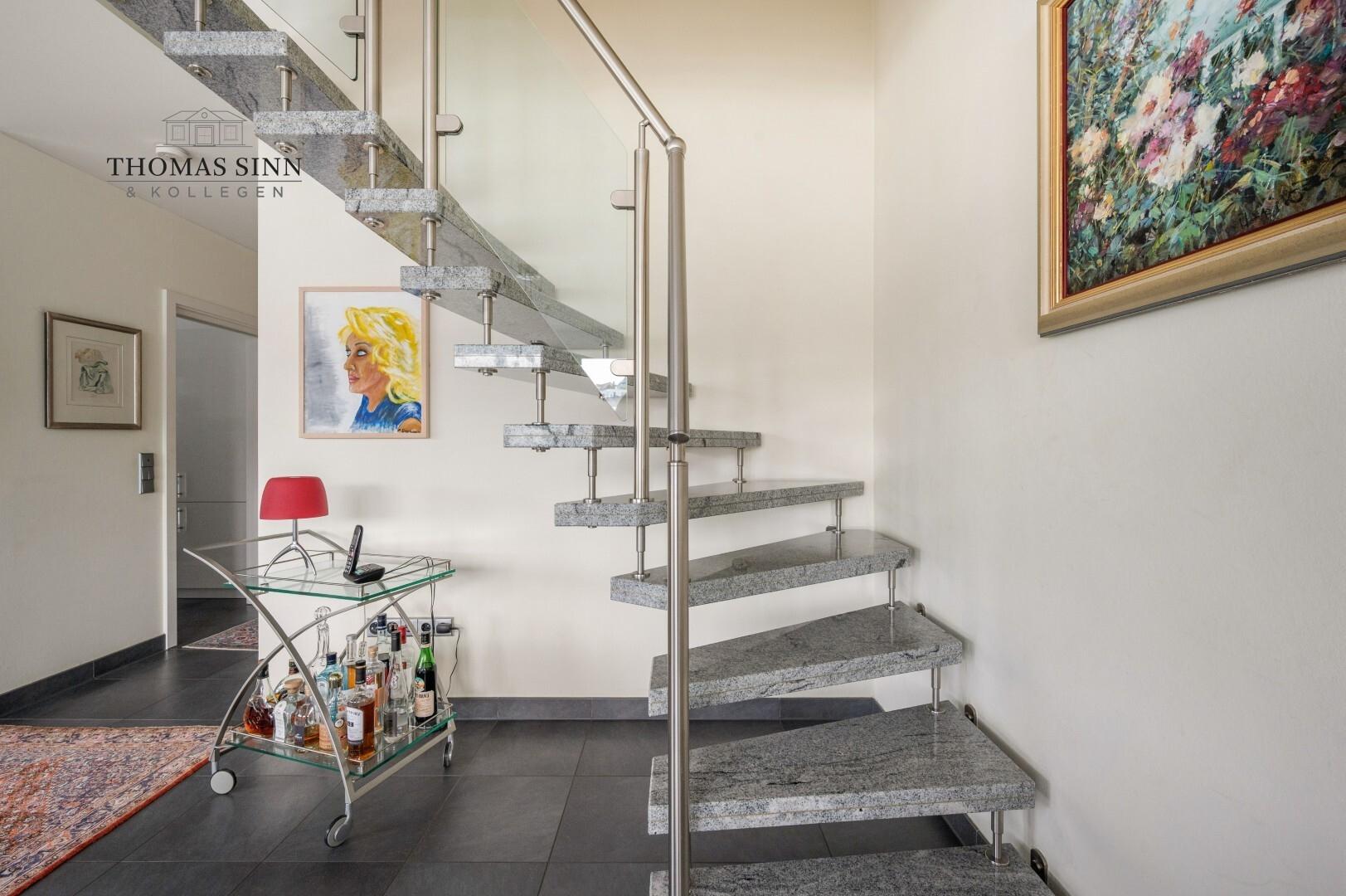 DG1: Treppe vom Wohn-/Esszimmer ins DG2