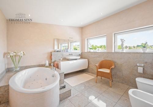 DG2: Wellnessbad mit Wanne