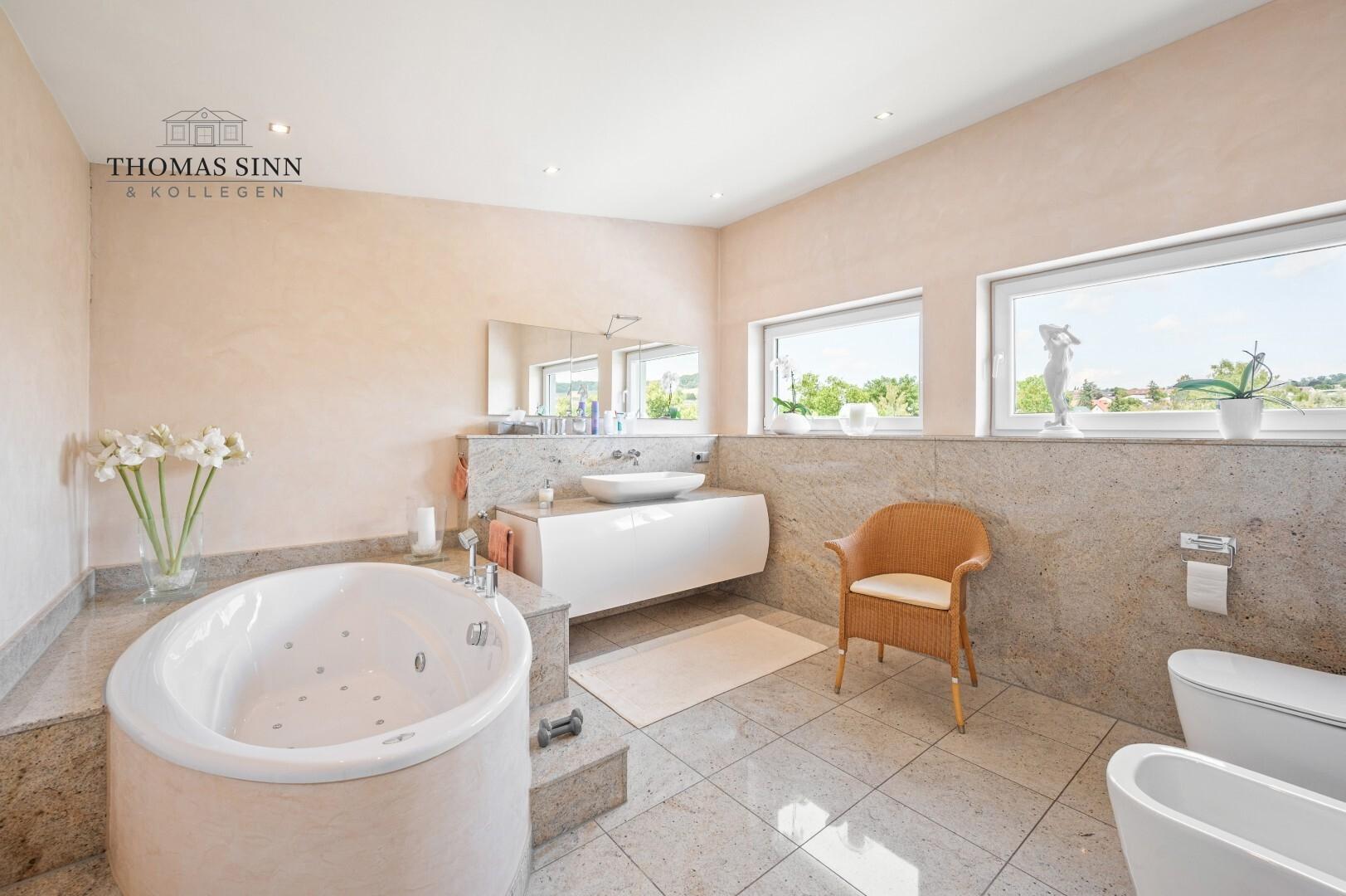 DG2: Wellnessbad mit Wanne