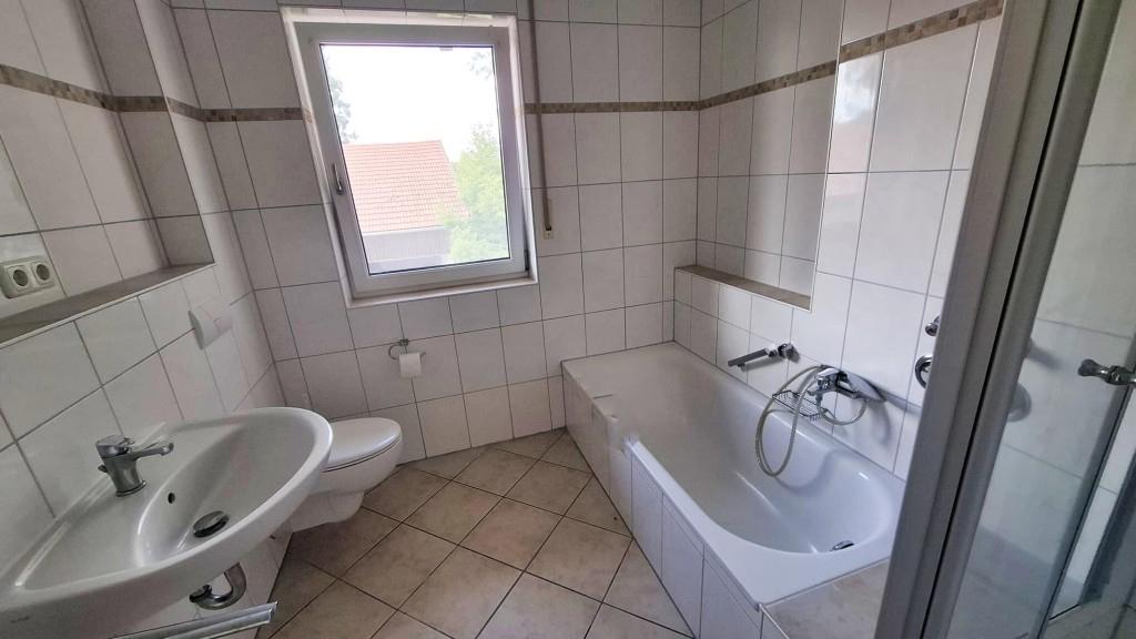 modernes Bad m. Fenster