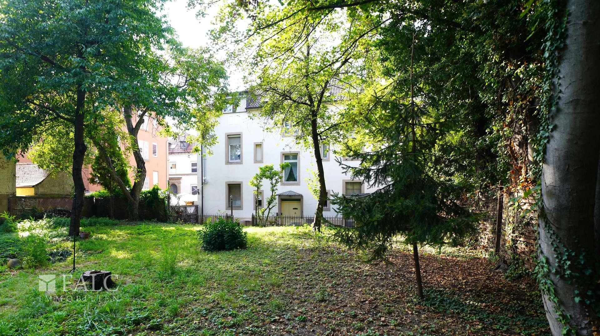 Hübsche Rückansicht
