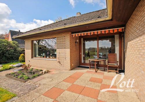 teilüberdachte Terrasse