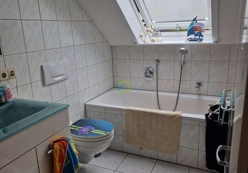 Bad mit Dusche / Wanne DG