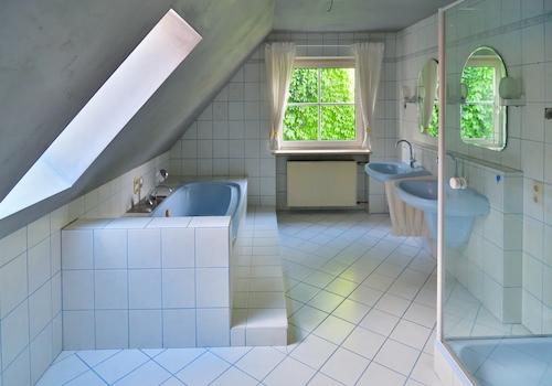 2 Waschbecken, Wanne, Dusche..