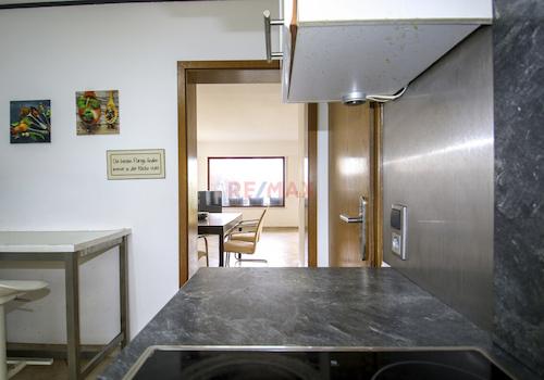 Blick von Küche in Esszimmer