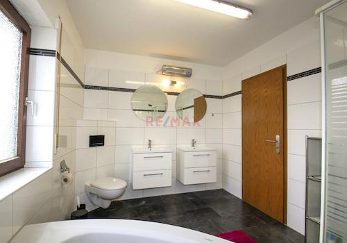 Badezimmer OG zwei Waschbecken