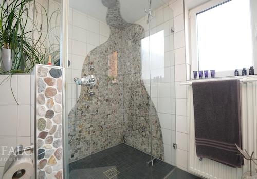 Bodentief und groß