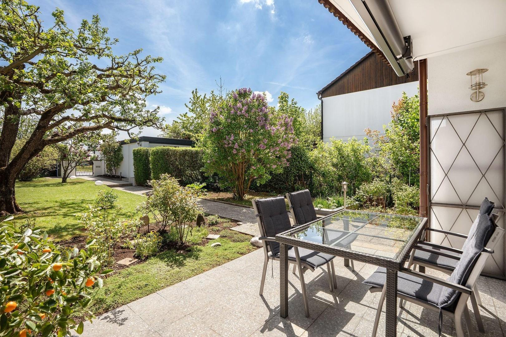Blick in den Garten nach Süden