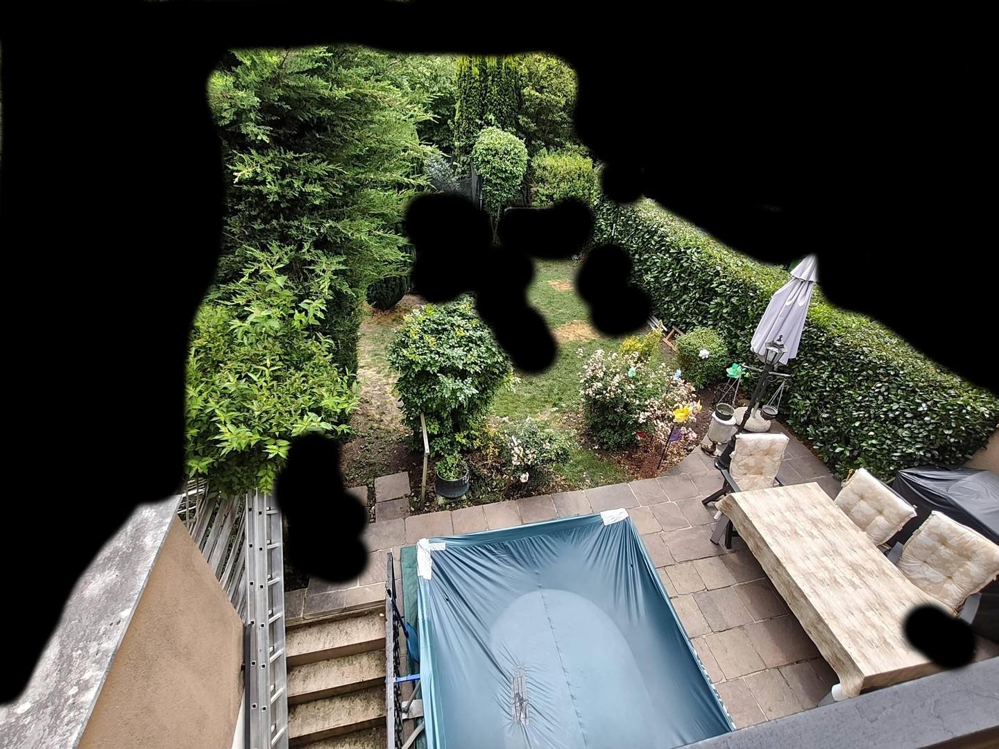 Terrasse hinter dem Haus