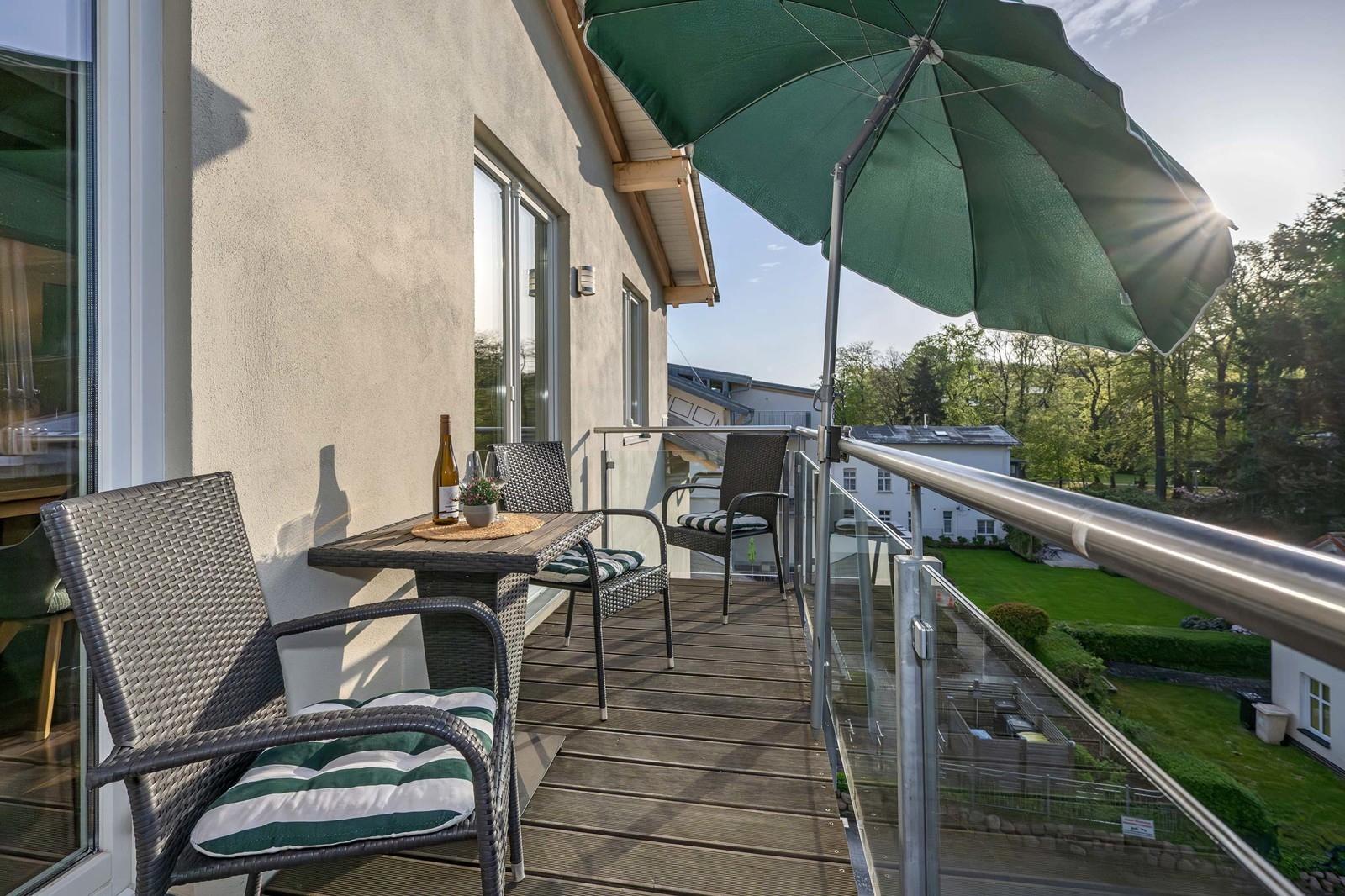 ... auf den sonnigen Balkon in Südost-Ausrichtung