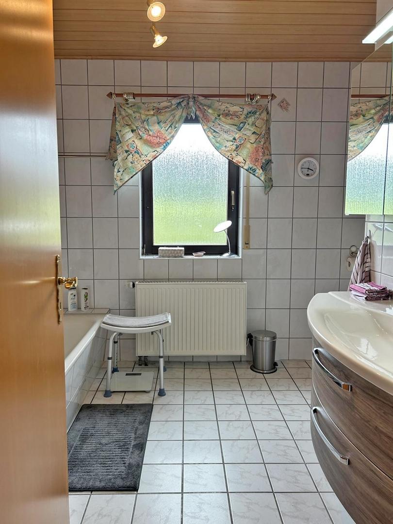 Nr. 55 - Hauptbad im EG Bild 2