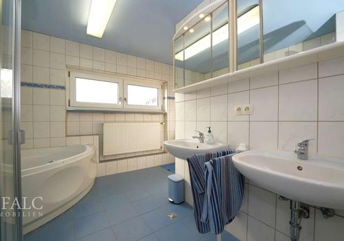 Helles Tageslicht-Badezimmer (orig.)
