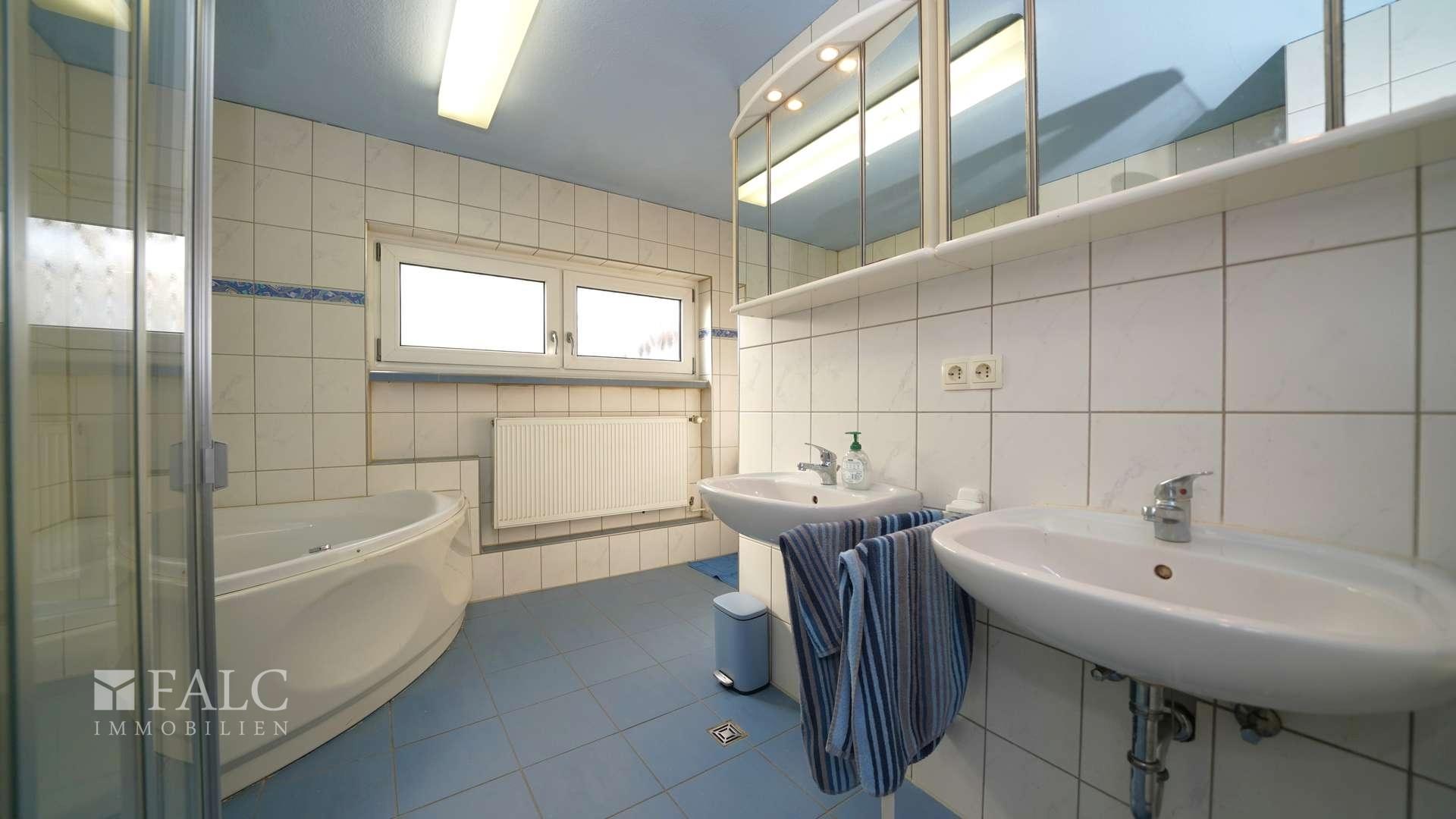 Helles Tageslicht-Badezimmer (orig.)