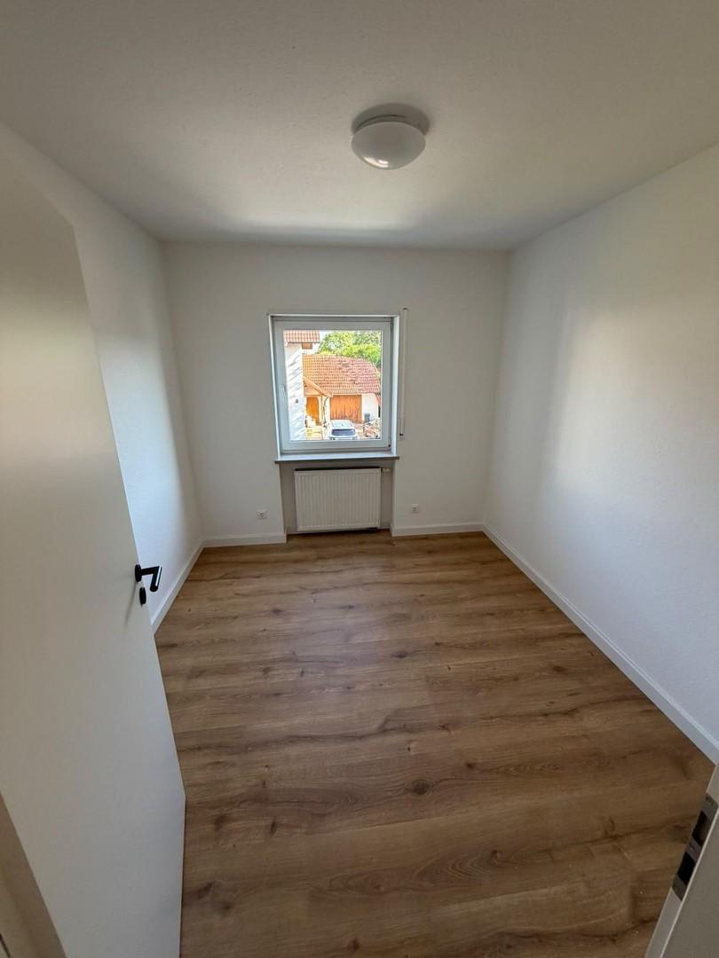 Kinderzimmer / Büro 2