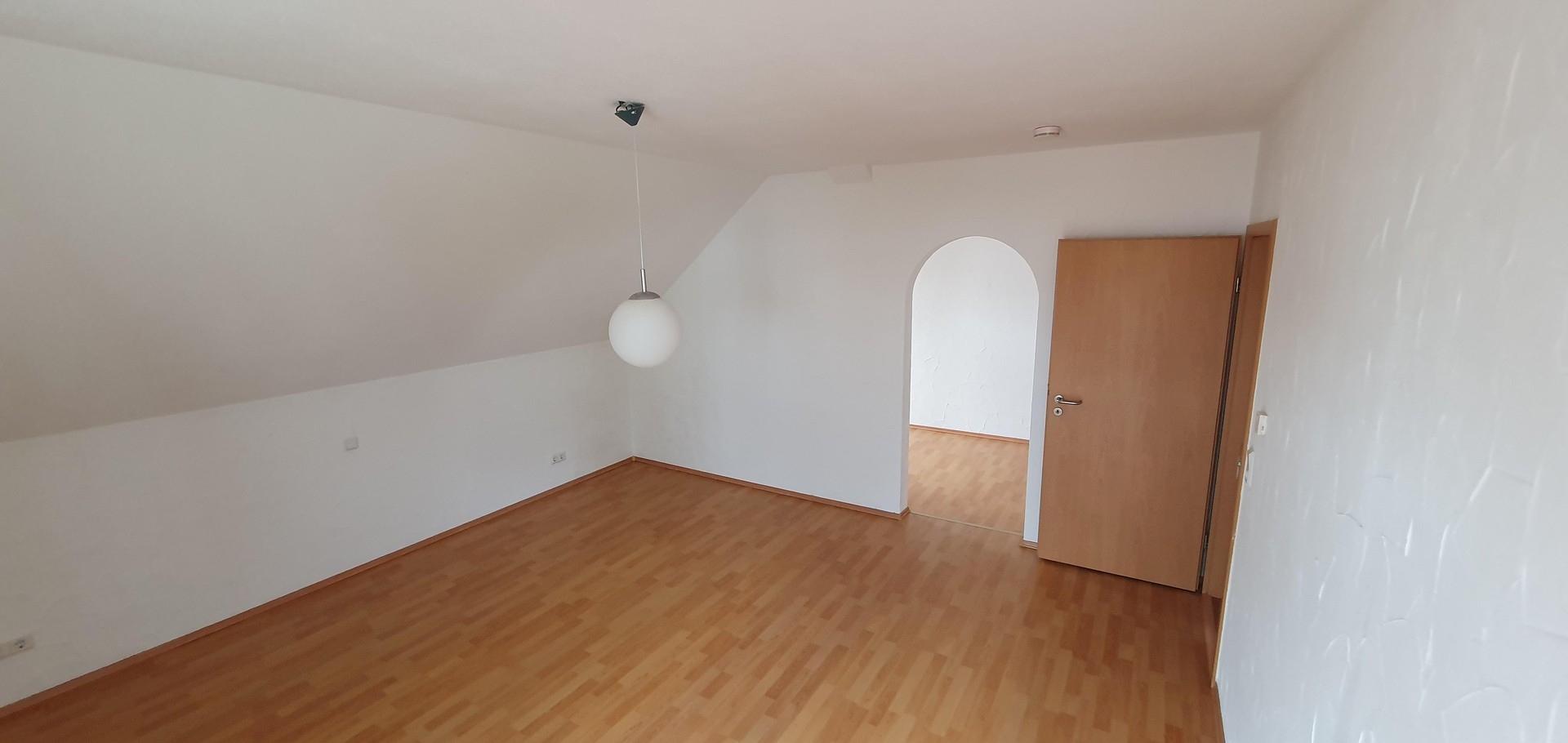 Schlafzimmer mit Ankleideraum