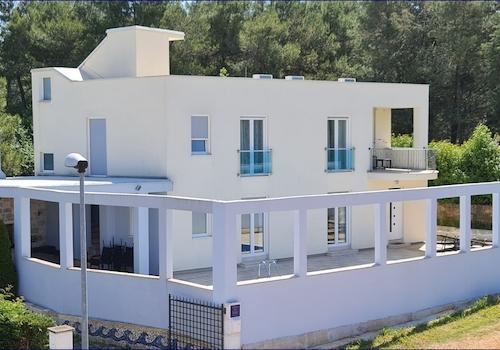 Reales Bild - Villa mit Pool und Meerblick in Zambratija