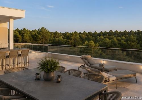 Mögliche Gestaltung – Visualisierung - der Dachterrasse mit Roof Top und Penthouse - KI-Unterstützung