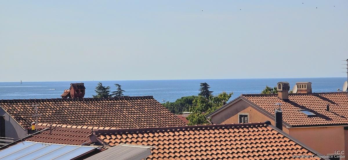 Blick von der Dachterrrasse aufs Meer (mit etwas Teleobjektiv) Villa mit Pool und Meerblickin Zambratija