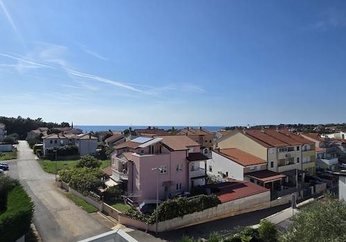 Piniendudft liegt in der Luft - Villa mit Pool und Meerblick in Zambratija