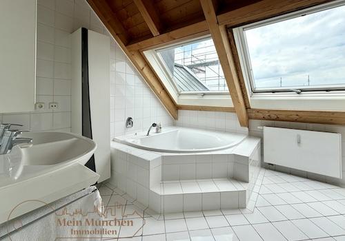 Bad mit Eckbadewanne