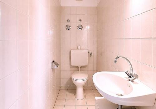 separate Toilette