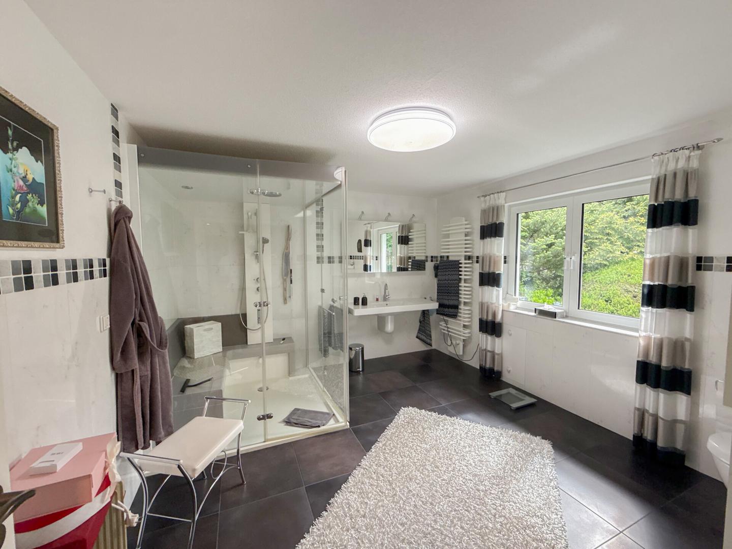 Badezimmer EG (2)