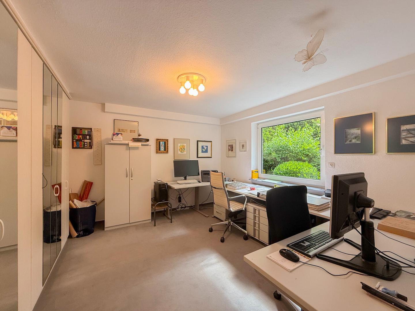 Büro UG