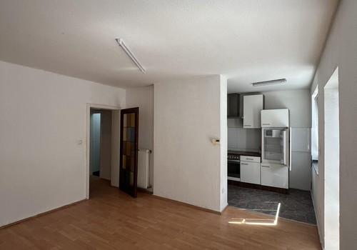 Blick Wohnzimmer zur Küche