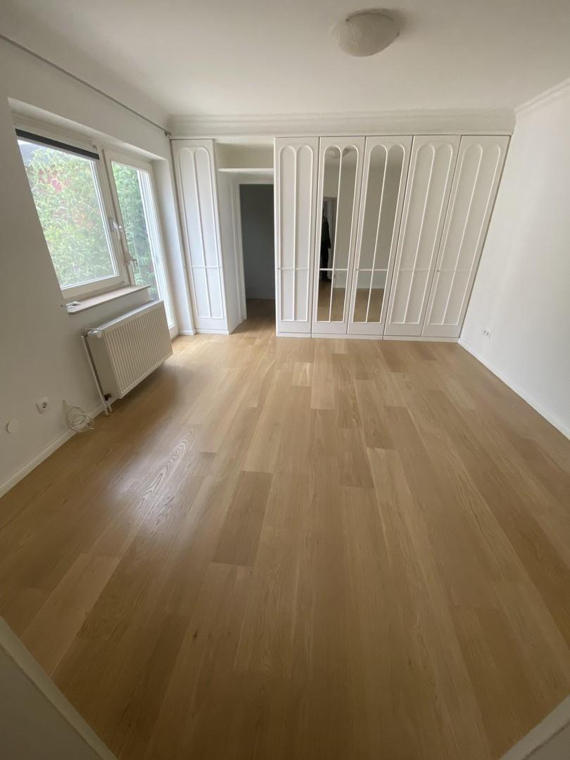 Schlafzimmer mit Einbauschrank