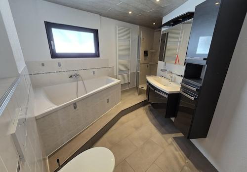 Hauptwohnung Badezimmer
