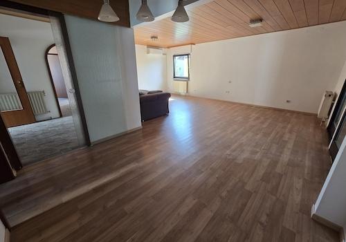 Hauptwohnung Wohnzimmer/Esszim