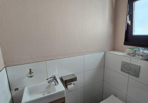 Hauptwohnung Gäste-WC
