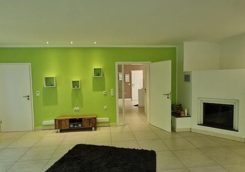 Wohnzimmer mit Kamin
