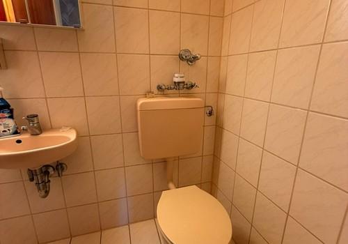 separates WC