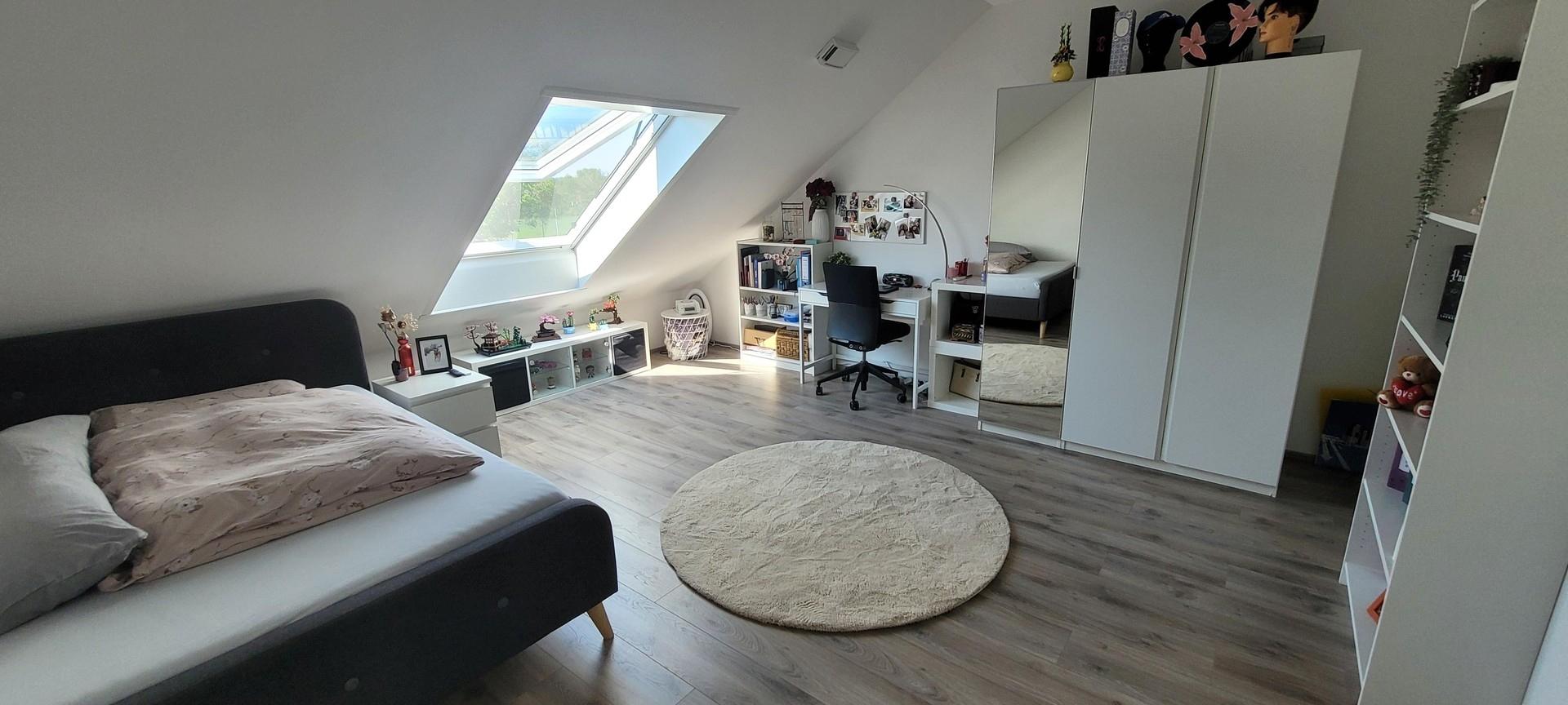 Schlafzimmer - DG
