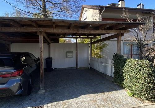 Doppelcarport mit Eingang 