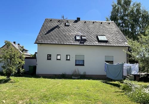 Blick vom Garten zum Haus 