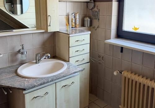 Badezimmer (Ansicht 1)