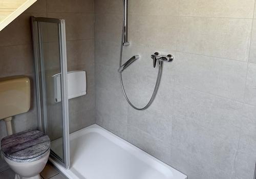 Badezimmer (Ansicht 3)