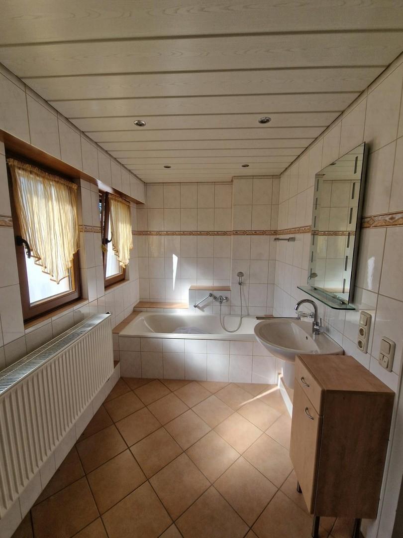1 . OG Badezimmer 1.1
